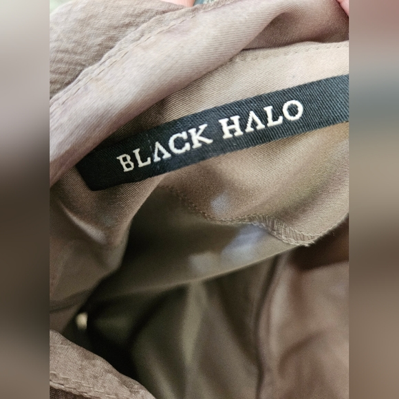 Black Halo taupe halter mini dress with pockets! Size 6 - Picture 7 of 9